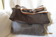 Vente au détail: Sac besace