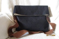 Vente au détail: Sac besace