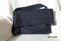 Vente au détail: Sac besace