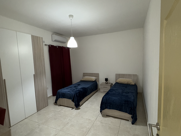 Rooms for rent: ONE BEDROOM APARMENT