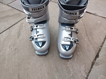Winter sports: Ladies technical ski boots