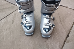 Winter sports: Ladies technical ski boots