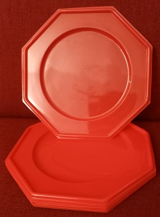 9 ASSIETTES ROUGES HEXAGONALES