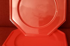 Vente: 9 ASSIETTES ROUGES HEXAGONALES