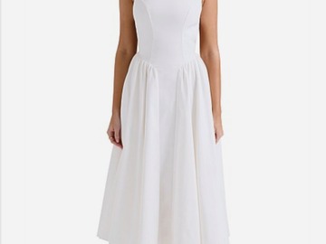 Selling: House Of CB Cindy White