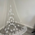 Selling: Lace Veil 