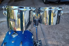 Selling with online payment: Pearl 13" and 10" chrome over fiberglass toms with arm