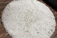 Myydään: Rug