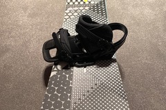 Winter sports: Burton snowboard Flying V 151cm & Burton cartel bindings (M) case
