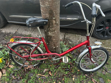 Selling: vélo rouge vintage 