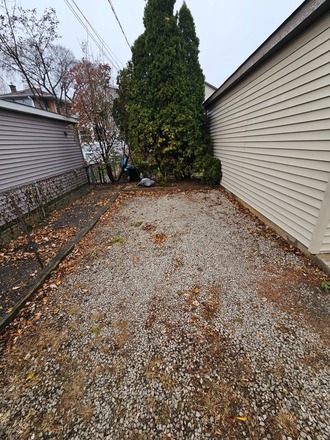 Oak Park IL, Well Located Parking Pad Rental
