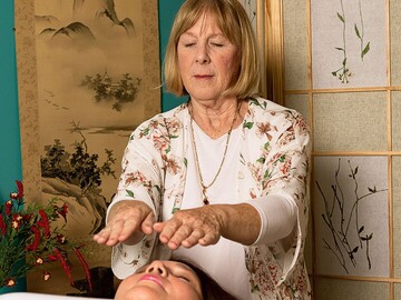 Wellness Session Single: Reiki Remote Session For Stress Relief with Cindy