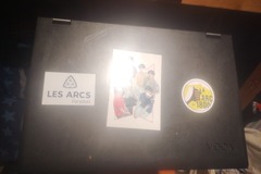 À vendre: PC Lenovo Tactile avec chargeur et souris ( prix négociable)
