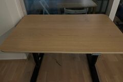 Myydään: Ikea Bekant Standing Desk
