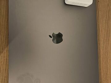 Myydään: Apple MacBook Pro 16″ – Intel i7/16 GB – 2021 Star Grey