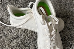 For Sale: Cariuma sneakers