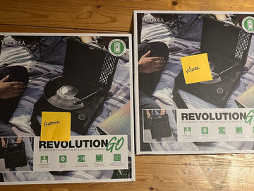 À vendre: Platines vinyles Victrola Revolution Go sur batterie + Bluetooth
