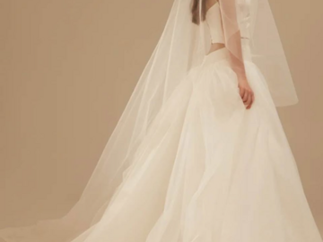 Selling: Kyha Bridal studios Veil