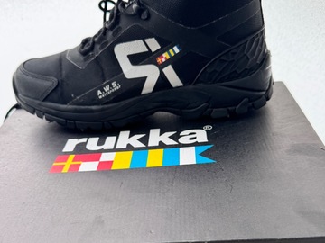 Myydään: Winter-Ready Spiked Shoes