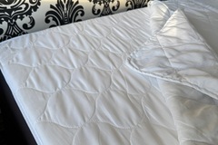 Selling: Mattress with protection cover