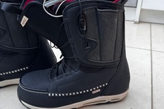 Winter sports: Burton snowboarding boots UK8