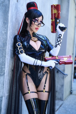 Bayonetta Cosplay with Props!
