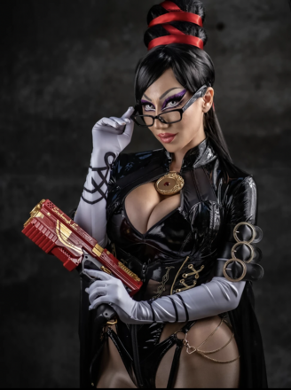 Bayonetta Cosplay with Props!