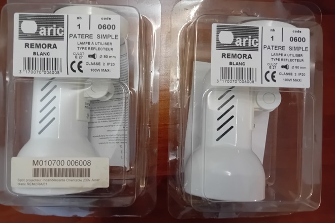 2 spots / patères REMORA / ARIC - 100 W - NEUFS 