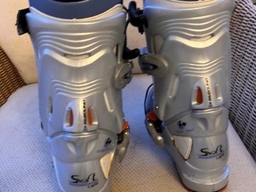 Winter sports: Ladies Rossignol Soft Light ski boots