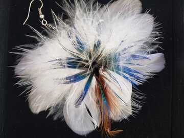 Vente au détail: Boucles d'oreilles de plumes blanches