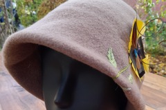 Vente au détail: Bonnet cloche brun 