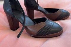 Selling: Never been worn stunning KS heels 39