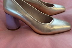 Selling: Brand new stunning shoes 40