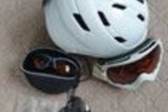 Winter sports: Ladies helmet, goggles & sun glasses