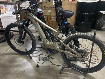 Renting out per hour: Specialized turbo levo e-bike 