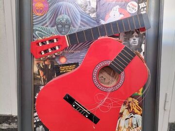 Selling: Tableau « ROCK N’ ROLL » collages guitare & photos 75x60 cm