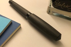 Renting out: Gravitas Piston Carbon Black (M)