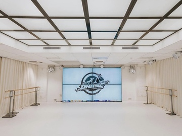 Location à l'heure: Salle de dance BLANCHE dans le 15eme