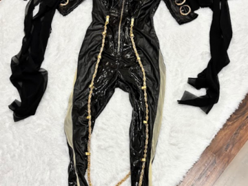 Selling with online payment: Miccostumes Bayonetta