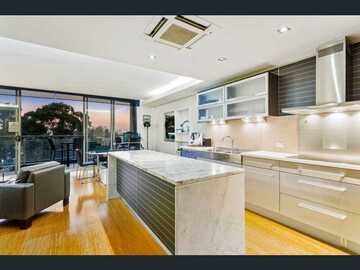 Renting out:   Sydney NSW ,1bed opportunity in the heart of Sydney CBD & 1 car