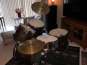 Selling with online payment: Rogers 4piece set/ with some hardware 