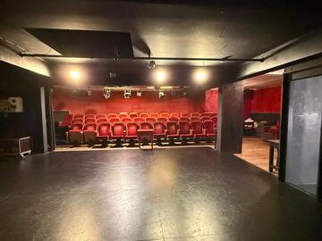 Location à l'heure: Salle de théâtre