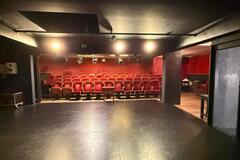 Location à l'heure: Salle de théâtre