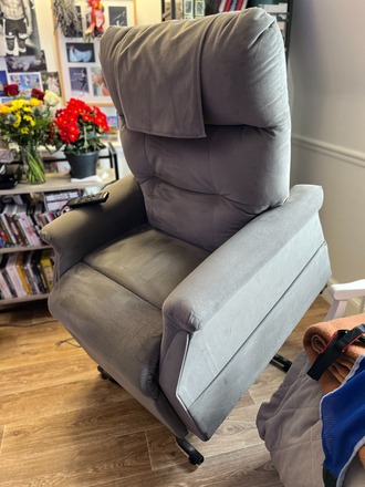 Fauteuil releveur bimoteur très bon état