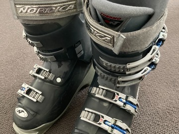 Winter sports: Nordica ladies ski boots 24/24.5 (shoe size 5.5/6)