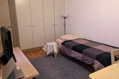 Annetaan vuokralle: Furnished Room with Balcony Near Aalto University