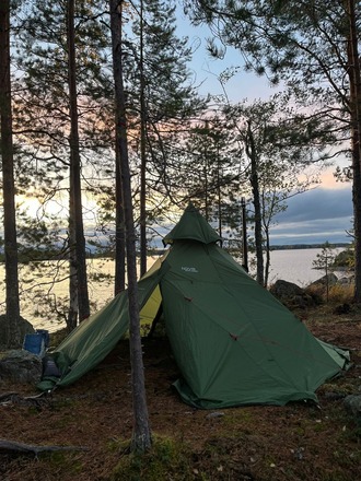 Kotateltta Nova Explorer ja kamina 