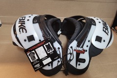 Verkaufen mit Online-Zahlungen: BIKE Rattler Shoulder Pad Youth