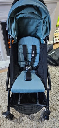 Babyzen yoyo2 with newborn and 6 months+ attachments 
