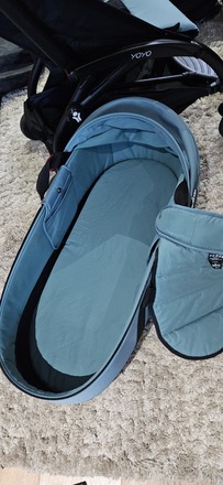 Babyzen yoyo2 with newborn and 6 months+ attachments 